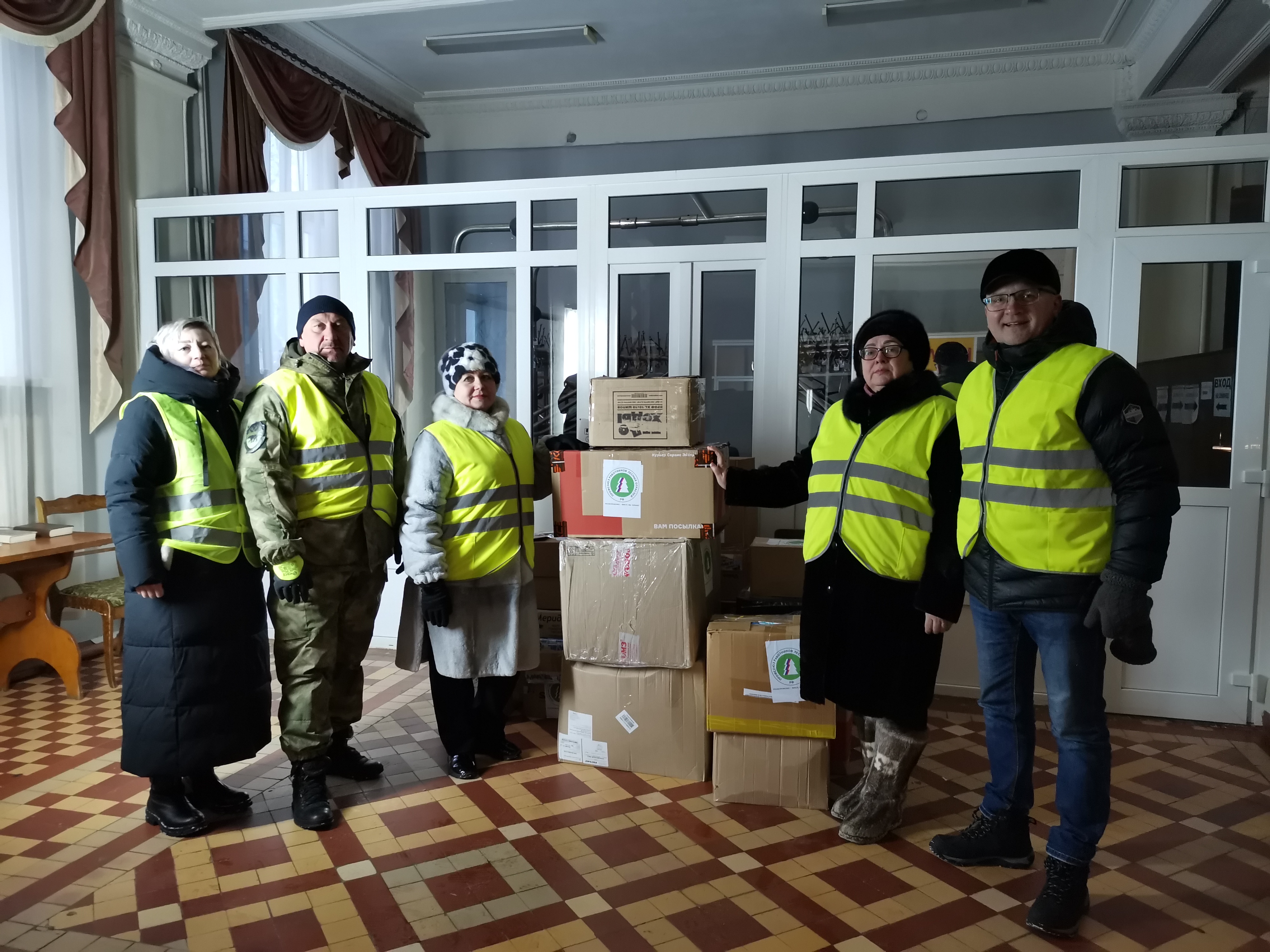 Активисты СЛПК передали вещи и продукты питания участникам СВО