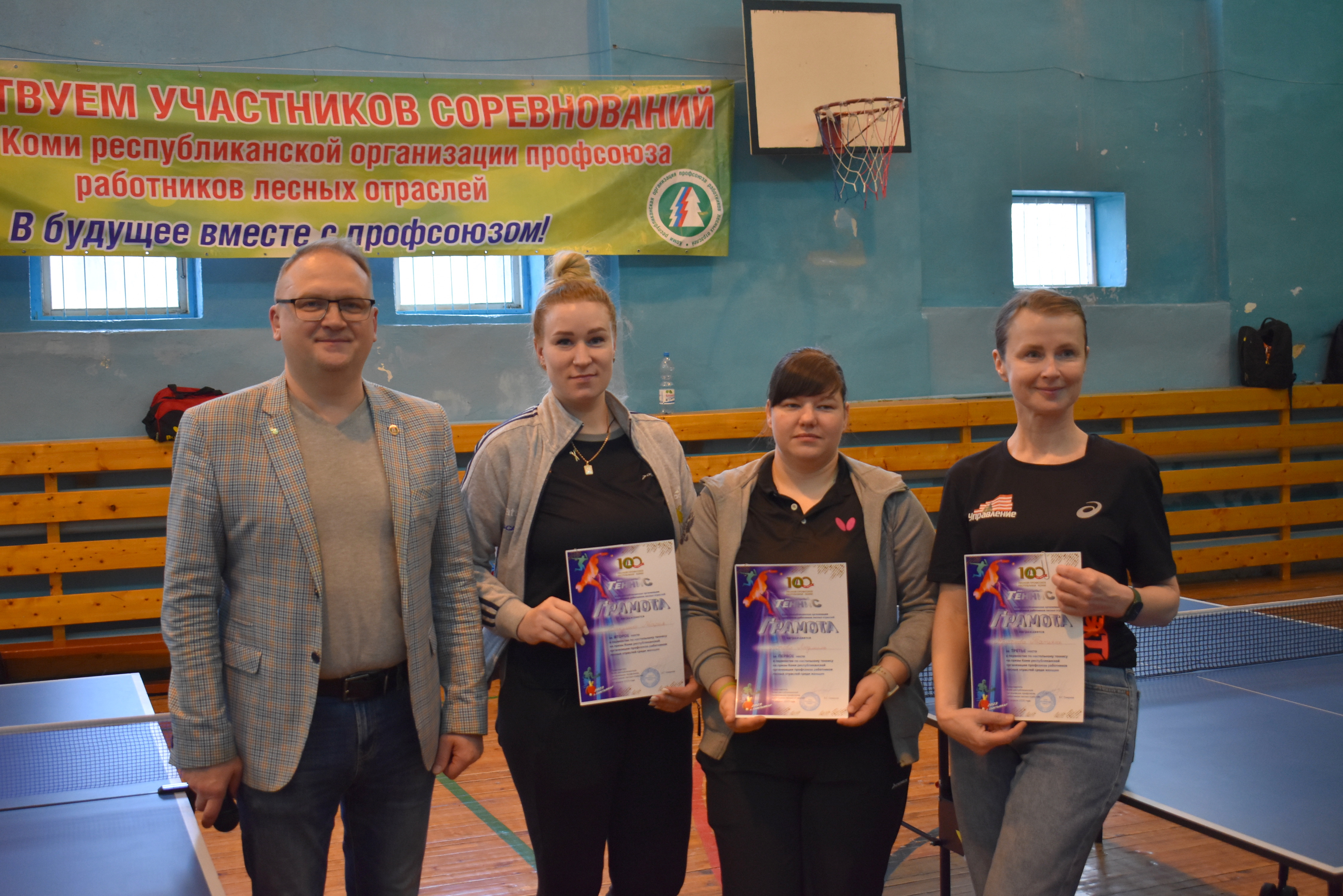 Участниками чемпионата по настольному теннису в Сыктывкаре стали 12 команд из Коми