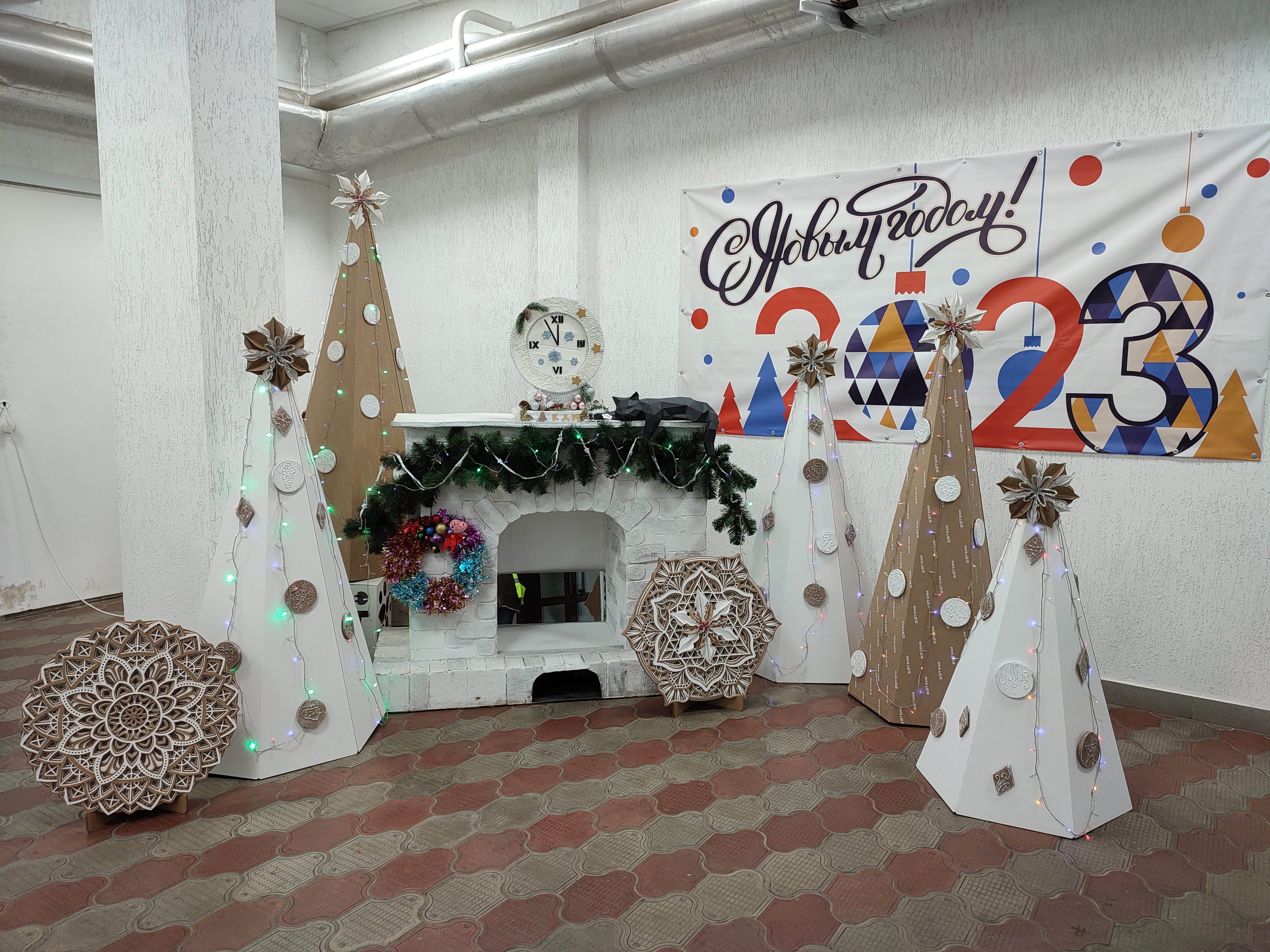 На предприятии в Адыгее прошел конкурс на лучшее новогоднее украшение рабочего места